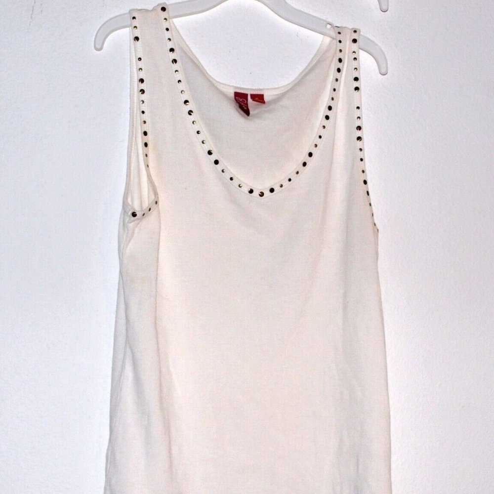 Women's White Sleeveless Top